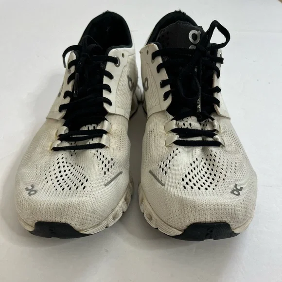 On On Cloud Running Sneakers Women Size 8 White and Black - Picture 4 of 8